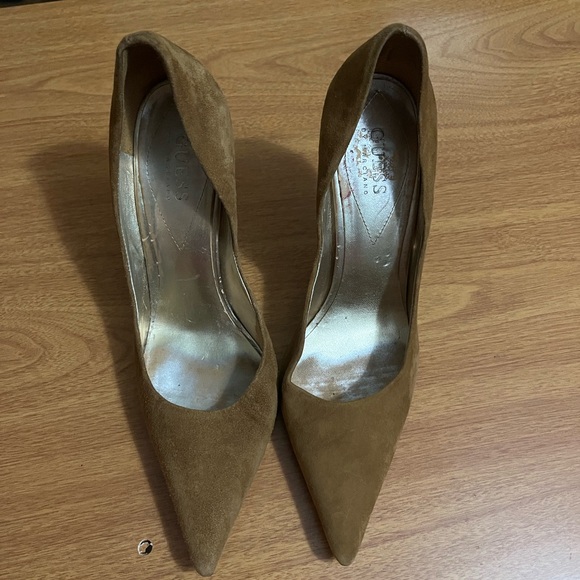 Brown Suede Guess Women's Pumps
No Box included - Picture 2 of 9